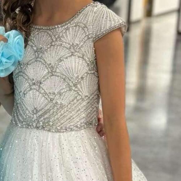 Sherri Hill white pageant dress little girl size 8, runs bigger - Picture 9 of 11